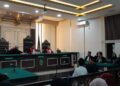 Dua tokoh Aliansi Masyarakat Pati Bersatu (AMPB) Teguh Istianto dan Supriyono alias Botok menjalani persidangan di Pengadilan Negeri Pati, Rabu, 21 Januari 2026. (Lingkarnews Network/Lingkarjateng.id)