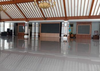 Situasi Terkini Pendopo Pati Usai Bupati Sudewo Kena OTT KPK 32 POTRET: Situasi di Pendopo Kabupaten Pati pada Selasa, 20 Januari 2026 usai Bupati Pati Sudewi ditangkap KPK. (Lingkarnews Network)