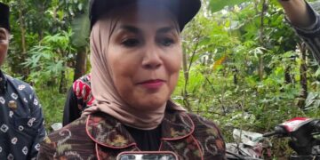 TKD Dipotong Rp189 M, Bupati Kendal Targetkan Jalan Mantap Terealisasi 2027 10 Bupati Kendal, Dyah Kartika Permanasari, memberikan keterangan kepada awak media. (Anik Kustiani/Lingkarjateng.id)