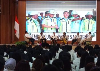 TALK SHOW: Wakil Presiden RI Gibran Rakabuming Raka (ketiga kiri) menjelaskan progres pembangunan Ibu Kota Nusantara saat mengisi talk show di UKSW Salatiga, Senin 26 Januari 2026. (Angga Rosa/Lingkarjateng.id)