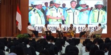 Talk Show di UKSW Salatiga, Wapres Gibran Bantah IKN Mangkrak 1 TALK SHOW: Wakil Presiden RI Gibran Rakabuming Raka (ketiga kiri) menjelaskan progres pembangunan Ibu Kota Nusantara saat mengisi talk show di UKSW Salatiga, Senin 26 Januari 2026. (Angga Rosa/Lingkarjateng.id)