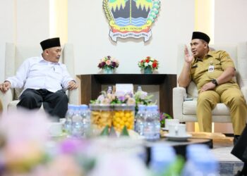 Wakil Gubernur Jawa Tengah (Wagub Jateng), Taj Yasin Maimoen, saat menerima Kepala Kantor Wilayah Kementerian Haji dan Umrah Provinsi Jawa Tengah di Semarang pada Senin, 12 Januari 2025. (Humas Pemprov Jateng/Lingkarjateng.id)