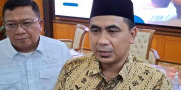 Wakil Gubernur Jawa Tengah, Taj Yasin Maimoen, memberi keterangan kepada awak media usai menerima kunjungan kerja Komisi VII DPR RI di Kantor Gubernur Jateng, Kamis, 22 Januari 2026. (Rizky Syahrul Al-Fath/Lingkarjateng.id)