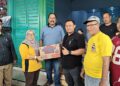 Waka DPRD Pekalongan Ruben R. Prabu Faza Salurkan Bantuan ke Dapur Umum Sragi 28 Wakil Ketua DPRD Kabupaten Pekalongan, Ruben R. Prabu Faza, menyerahkan bantuan logistik untuk korban banjir kepada pengelola dapur umum di Kelurahan Sragi, Kecamatan Sragi, Minggu, 18 Januari 2026. (Fahri Akbar/Lingkarjateng.id)