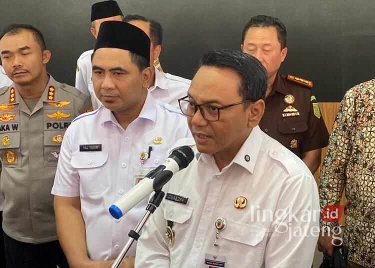 OTT KPK di Pati Senyap, Wabup Chandra Tahu Bupati Sudewo Ditangkap dari Medsos 25 Wakil Bupati Pati, Risma Ardhi Chandra, yang kini menjabat Plt Bupati Pati saat ditemui awak media di Pendopo Kabupaten Pati pada Rabu, 21 Januari 2026. (Mohammad Fahtur Rohman/Lingkarjateng.id)