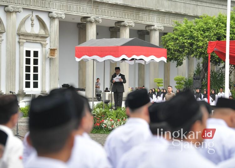 Pemkot Semarang Tambah Penerima Bisaroh Pelayan Umat Jadi 10.297 Orang 25 Wakil Wali Kota Semarang, Iswar Aminuddin, saat memimpin upacara peringatan Hari Amal Bakti (HAB) ke-80 Kementerian Agama RI di Halaman Balai Kota Semarang, Sabtu, 3 Januari 2026. (Humas Pemkot Semarang/Lingkarjateng.id)