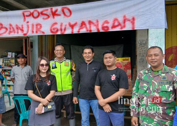 Yakuza Farm Pati Kirim Bantuan Bahan Pangan untuk Korban Banjir di 3 Lokasi 25 Komunitas Yakuza Farm Pati menyalurkan bantuan berupa sembako kepada warga korban banjir di Posko Pengungsian Desa Guyangan, Kecamatan Trangkil, Kabbupaten Pati pada Jumat, 16 Januari 2026. (Lingkarnews Network)