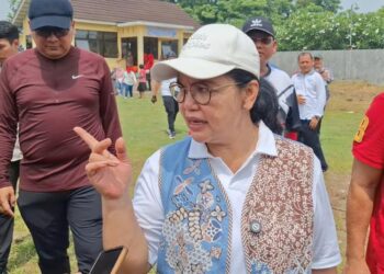 Wali Kota Semarang Soroti Jalan Bergelombang dan Sedimentasi Sungai di Bandarharjo 26 Wali Kota Semarang Agustina Wilujeng saat menghadiri peresmian Posyandu di Kelurahan Bandarhajo, di Kecamatan Semarang Utara, Jumat, 9 Januari 2026. (Syahril Muadz/Lingkarjateng.id)