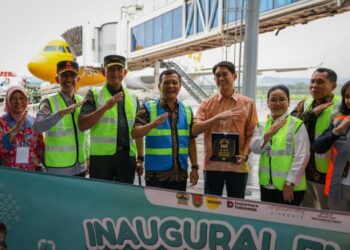 Pembukaan Rute Penerbangan Internasional Perluas Investasi Asing di Jateng 25 Gubernur Ahmad Luthfi meresmikan pembukaan rute penerbangan internasional Semarang–Kuala Lumpur dan Semarang–Singapura. (Humas Pemrov Jateng/Lingkarjateng.id)