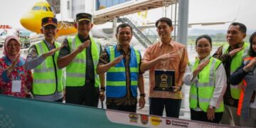 Gubernur Ahmad Luthfi meresmikan pembukaan rute penerbangan internasional Semarang–Kuala Lumpur dan Semarang–Singapura. (Humas Pemrov Jateng/Lingkarjateng.id)