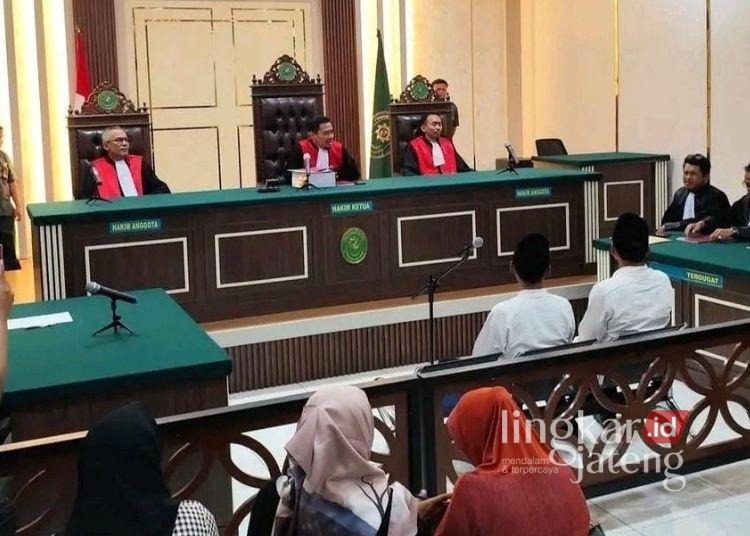 PN Pati Bacakan Putusan Kasus Botok dan Teguh AMPB Pekan Depan 25 Suasana sidang ketiga Botok dan Teguh AMPB di PN Pati pada Rabu, 14 Januari 2026. (Lingkarnews Network)