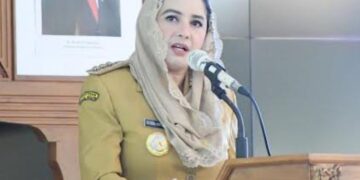 Bupati Pekalongan Fadia Arafiq menyampaikan arahan saat membuka Forum Konsultasi Publik Ranwal RKPD Kabupaten Pekalongan Tahun 2027 di Aula Setda Kabupaten Pekalongan, Selasa, 20 Januari 2026. (Fahri Akbar/Lingkarjateng.id)