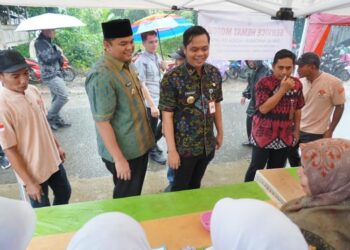 Bupati Jepara, Witiarso Utomo (Mas Wiwit) bersama Wakil Bupati, M. Ibnu Hajar (Gus Hajar) dalam kegiatan Program Bupati Ngantor di Desa Rajekwesi, Kecamatan Mayong, Kabupaten Jepara pada Selasa, 27 Januari 2026. (Tomi Budianto/Lingkarjateng.id)