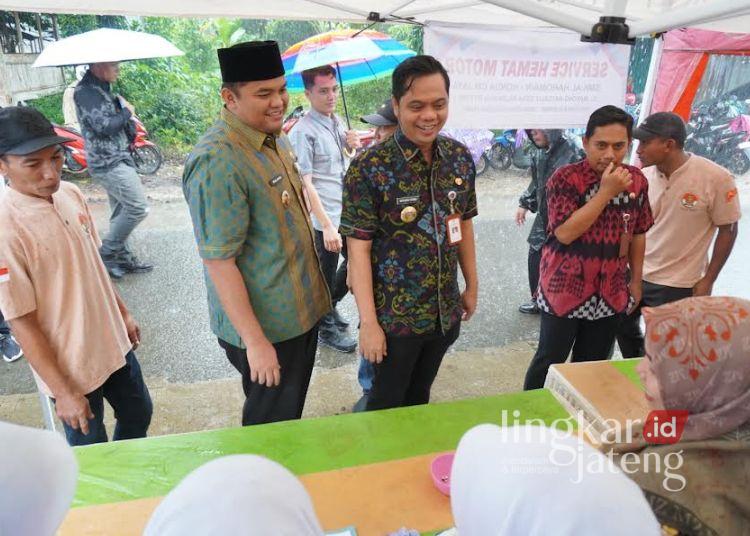 Ngantor di Desa Rajekwesi, Bupati Jepara Dorong Integrasi Wisata Mayong 25 Bupati Jepara, Witiarso Utomo (Mas Wiwit) bersama Wakil Bupati, M. Ibnu Hajar (Gus Hajar) dalam kegiatan Program Bupati Ngantor di Desa Rajekwesi, Kecamatan Mayong, Kabupaten Jepara pada Selasa, 27 Januari 2026. (Tomi Budianto/Lingkarjateng.id)