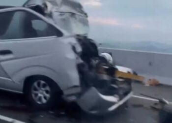 Mobil Rombongan Suster Kecelakaan di Tol Semarang-Solo, 1 Orang Tewas 30 Kondisi ringsek di kendaraan travel jenis Hiace usai mengalami kecelakaan di Ruas Tol Semarang-Solo KM 426 A Susukan, Ungaran Timur, Kabupaten Semarang, Selasa, 6 Januari 2026. (Instagram Hestikaanggreani/Lingkarjateng.id)