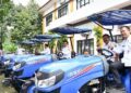 Wabup Pekalongan Serahkan Bantuan Alsintan, Dorong Produksi Padi 222 Ribu Ton 26 Wakil Bupati Pekalongan Sukirman menyerahkan secara simbolis bantuan alat dan mesin pertanian (alsintan), Rabu, 22 Januari 2026. (Fahri Akbar/Lingkarjateng.id)