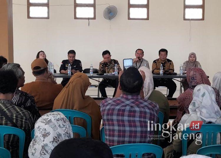 Pajak Kos-kosan Mulai Berlaku di Kendal, Penghuni Dikenakan Tarif 10 Persen 25 Kepala Bapenda Kendal, Abdul Wahab saat memberikan sosialisasi pajak kos-kosan kepada pelaku usaha kos di Kendal, Kamis, 28 Januari 2026. (Anik Kustiani/Lingkarjateng.id)