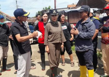 Tinjau Korban Banjir, Bupati Kendal Rencanakan Tinggikan Jembatan Sungai Waridin