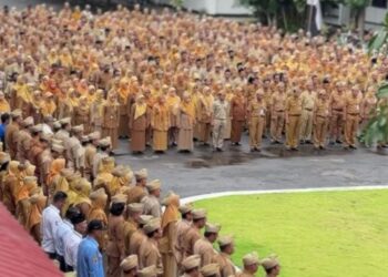 Ratusan ASN Pemkab Pati saat mengikuti apel awal tahun yang digelar di Pendopo Kabupaten, Senin, 5 Januari 2026. (Dok. for Lingkarjateng.id)