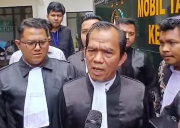 Kuasa Hukum AMPB Nimeroldin Gulo memberikan keterangan usai sidang lanjutan Botok dan Teguh di PN Pati, Rabu, 28 Januari 2026. (Lingkarnews Network)
