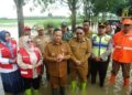Bupati Pati Sudewo saat meninjau banjir, Kamis, 15 Januari 2026. (Lingkarnews Network)