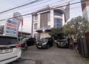 KPK diduga menggeledah koperasi milik timses Bupati Pati nonaktif Sudewo, Sabtu, 24 Januari 2026, sebagai bagian dari penyidikan lanjutan kasus korupsi. (Lingkarnews Network)