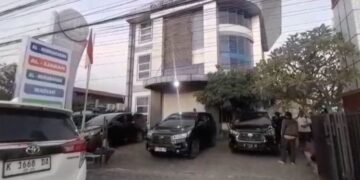 KPK menggeledah koperasi diduga milik timses Bupati Pati nonaktif Sudewo, Sabtu, 24 Januari 2026, sebagai bagian dari penyidikan. (Lingkarnews Network)