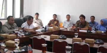 Penanganan Bencana, Banggar DPRD Pekalongan Soroti Logistik dan Infrastruktur 10 Suasana Rapat kerja Badan Anggaran DPRD Kabupaten Pekalongan bersama TAPD dan perangkat daerah membahas pengamanan anggaran penanggulangan bencana di Ruang Rapat DPRD, Jumat, 30 Januari 2026.(Fahri Akbar/Lingkarjateng.id)