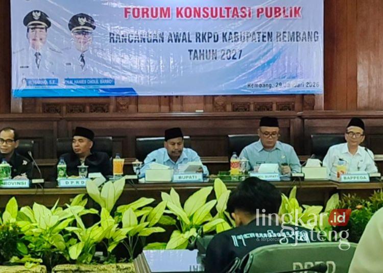 Dibatasi Maksimal 30 Persen, Pemkab Rembang Bakal Perketat Belanja Pegawai 25 Pelaksanaan Forum Konsultasi Publik (FKP) Rancangan Awal RKPD Tahun 2027 di ruang rapat paripurna DPRD Rembang, Kamis, 29 Januari 2026. (Vicky Rio/Lingkarjateng.id)