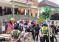 Perwakilan warga Desa Randumuktiwaren saat berorasi di depan Gedung DPRD, Rabu (14/1/2026), Foto : FAHRI AKBAR/ LINGKAR JATENG