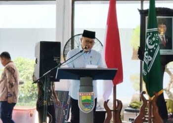 Menteri Koordinator Bidang Pangan Zulkifli Hasan saat menghadiri acara Penandatanganan Nota Kesepahaman (MoU) pembentukan ekosistem UMKM di Pendapa Kabupaten Batang, Jumat, 30 Januari 2026. (Humas Pemkab Batang/Lingkarjateng.id)