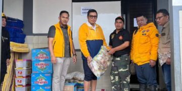 Mohammad Saleh Serahkan Bantuan Untuk Korban Banjir Bandang di Pemalang 10 Wakil Ketua DPRD Jawa Tengah Mohammad Saleh turun langsung menyerahkan bantuan untuk korban banjir bandang di Pemalang. (Dok. for Lingkarjateng.id)