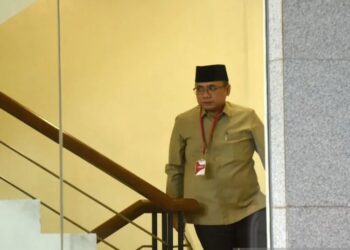 Mantan Menteri Agama Yaqut Cholil Qoumas saat menjalani pemeriksaan di Gedung Merah Putih KPK, Jakarta, Selasa, 16 Desember 2025. (Antara)