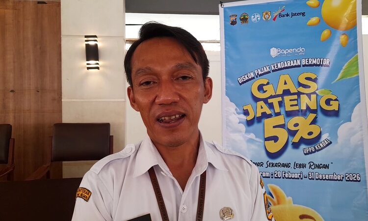 Relaksasi Pajak Kendaraan Diskon 5 Persen hingga Akhir 2026 25 Kepala Seksi PKB UPPD Samsat Kabupaten Kendal Yunianto Adhi Purnomo saat dimintai keterangan, Rabu (25/2). Foto : Anik Kustiani /Lingkar Jateng