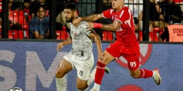 Bermain ketat, laga antara Persijap Jepara Vs Madura United di Stadion GBK Jepara, Sabtu (7/2) malam. Foto : Tomi Budianto/ Lingkar Jateng