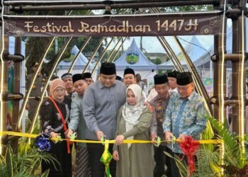 Wakil Bupati Jepara, M Ibnu Hajar (Gus Hajar) saat membuka Festival Ramadhan 1447 Hijriah/2026 Masehi yang digelar di Alun-Alun I Jepara, Jumat (20/2/2026). Foto : Tomi Budianto/Lingkar Jateng