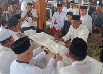 Sambut Ramadhan, Begini Prosesi Ganti Luwur Balai Panjang Petilasan Sunan Kalijaga 25 Sambut Ramadhan, Begini Prosesi Ganti Luwur Balai Panjang Peninggalan Sunan Kalijaga. Foto : Hesty Imaniar/Lingkar