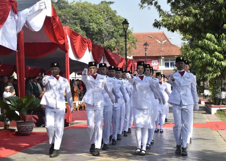 Badan Kesbangpol Kendal Umumkan Pembukaan Pendaftaran Calon Paskibraka 25 Pasukan Paskibraka Kabupaten Kendal tahun 2025 saat menjalankan tugas dalam Upacara Kemerdekaan RI, 17 Agustus 2025. (dok for Lingkarjateng.id)