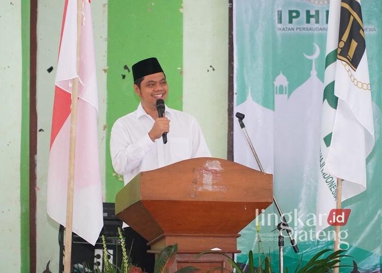 Kloter Pertama Calon Jemaah Haji Jepara Dijadwalkan Berangkat Akhir April 2026 25 Bupati Jepara, Witiarso Utomo, memberi sambutan dalam Pengukuhan Cabang Kecamatan Ikatan Persaudaraan Haji Indonesia (IPHI) se-Kabupaten Jepara Masa Bakti 2026-2029 di Gedung Haji Jepara pada Selasa, 17 Februari 2026. (Tomi Budianto/Lingkarjateng.id)