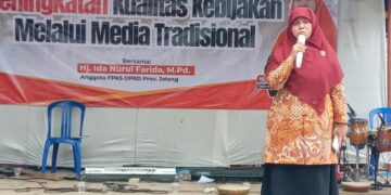 Anggota Komisi E DPRD Jawa Tengah Ida Nurul Farida saat membuka sosialisasi Peraturan Daerah Provinsi Jawa Tengah tentang Pemajuan Kebudayaan Daerah di Desa Giling, Kecamatan Pabelan, Kabupaten Semarang, Rabu, 11 Februari 2026. (Angga Rosa/Lingkarjateng.id)