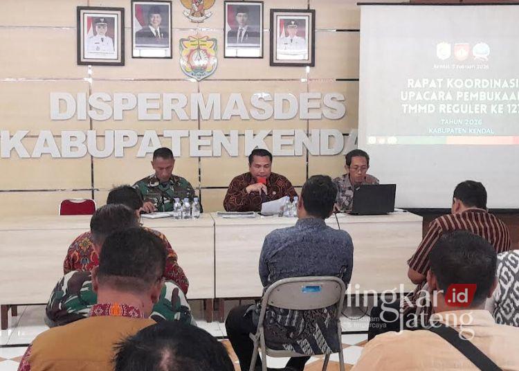 Dispermasdes Kendal dan Kodim Siapkan Pelaksanaan TMMD Reguler 2026 25 Rapat koordinasi TMMD Reguler ke-127 tahun 2026 di Aula Dinas Pemberdayaan Masyarakat dan Desa (Dispermasdes) Kabupaten Kendal, Selasa, 3 Februari 2026. (Anik Kustiani/Lingkarjateng.id)