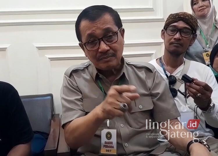 Mantan Wakapolri Endus Indikasi Kriminalisasi di Kasus Botok-Teguh AMPB 25 Eks Wakapolri Komjen Pol (Purn) Drs. Oegroseno memberi keterangan usai menjadi saksi di persidangan kasus Teguh dan Botok AMPB di Pengadilan Negeri Pati, Jumat, 13 Februari 2026. (LingkarJatengGroup Network/Lingkarjateng.id)