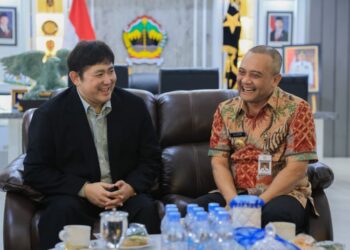 Gubernur Jawa Tengah Ahmad Luthfi (kanan) bersama Keluarga Diraja Brunei Darussalam Pangiran Muda Abdul Qawi ibni Mohamed Bolkiah (kiri) membahas rencana lanjutan investasi, Rabu, 4 Februari 2026. (Humas Pemprov Jateng)