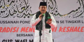 Wali Kota Salatiga Robby Hernawan saat menghadiri Haul Simbah Abdul Wahid dan Haflah Akhirussanah Pondok Pesantren di Tingkir Lor, Kecamatan Tingkir pada Minggu, 8 Februari 2026. (Dok.Prokompim Setda Salatiga/Lingkarjateng.id)
