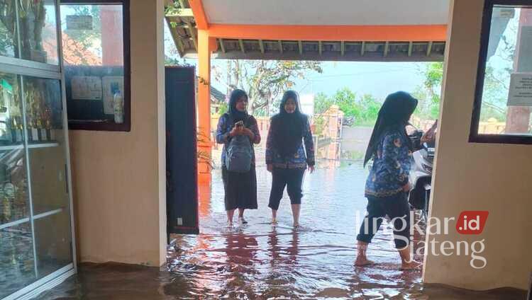 Pendidikan Terdampak Banjir, Dindikbud Pekalongan Siapkan Konsep Sekolah Panggung 26 IMG 20260202 WA0056 1 1