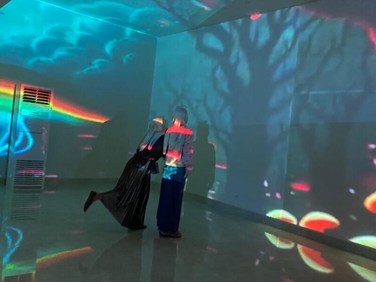 Digelar Selama Sepekan, Pegiat Seni Blora Persembahkan Kesenian Visual Berbasis AR 25 PAMERAN SENI: Organisasi pegiat seni Red House Art Lab yang diselenggarakan di Hotel Azana Blora. Foto : Eko Wicaksono/LINGKAR