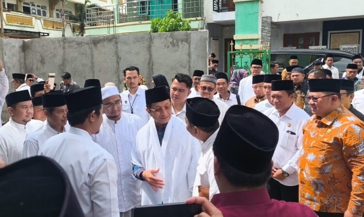 Menteri Agama RI saat tiba di Ponpes Futuhiyyah Demak, Jumat (6/2). Foto : Burhan/LINGKAR