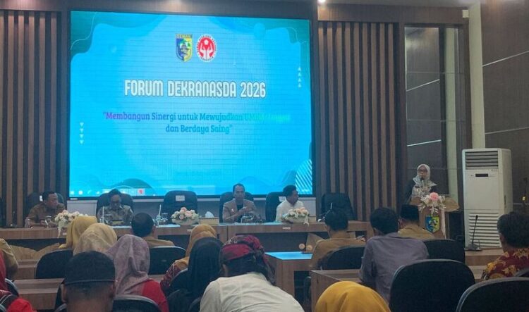 Bupati Demak Eisti’anah dalam kegiatan forum Dekranasda Tahun 2026 di Gedung Grhadika Bina Praja, Demak, Selasa (10/2). Foto : Burhan / Lingkar Jateng