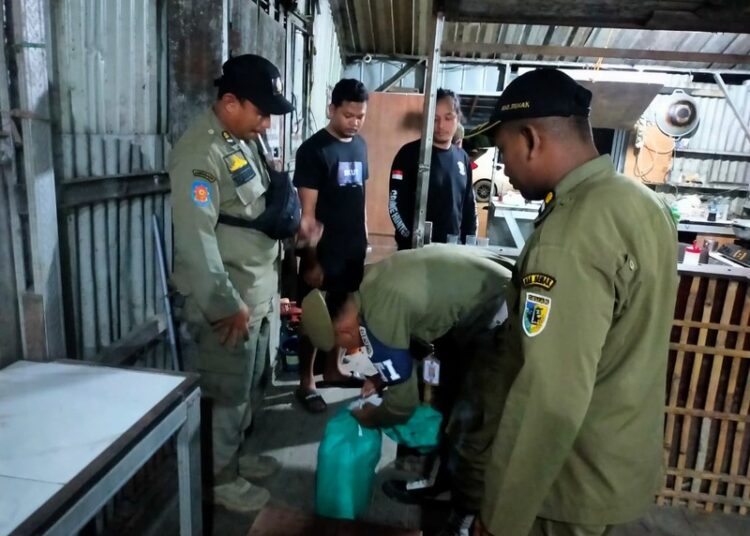 Ciptakan Kondusifitas Ramadan, Satpol PP Demak Gencarkan Razia Miras. Foto : Burhan/Lingkar Jateng