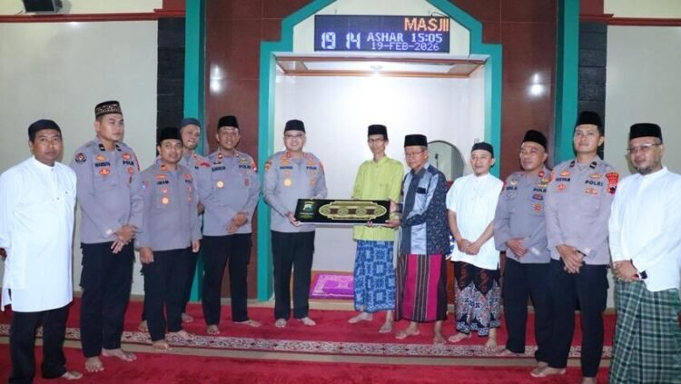 Cegah Gangguan Kamtibmas Selama Ramadan, Polisi Minta Ortu Tingkatkan Pengawasan Anak 25 Safari Ramadhan 1447 H di Masjid Muhammadiyah Al-Ikhlash, Jalan Diponegoro, Kecamatan Kajen, Kabupaten Pekalongan, Kamis (18/2) malam. Foto : Fahri / Lingkar